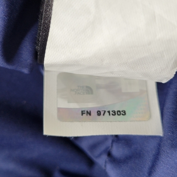 The North Face 700 Puffer Vest Women Size M Goose Down Zip Snaps Red Navy Plaid - Picture 11 of 14